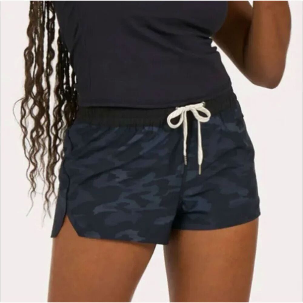 Women Vuori Clementine Performance Short Mid Rise Black Watercolor Camo Large